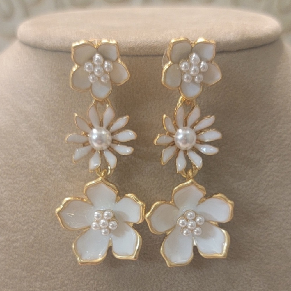 Oscar de la Renta Gold and Cream Floral Earrings